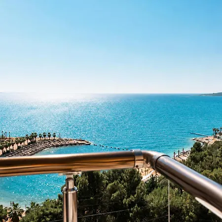 Helia Coast